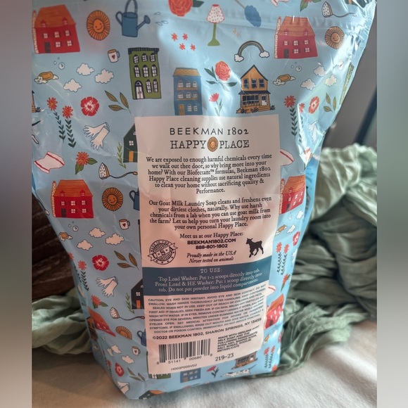 Beekman 1802 Happy Place Natural Laundry Soap - Picture 3 of 3